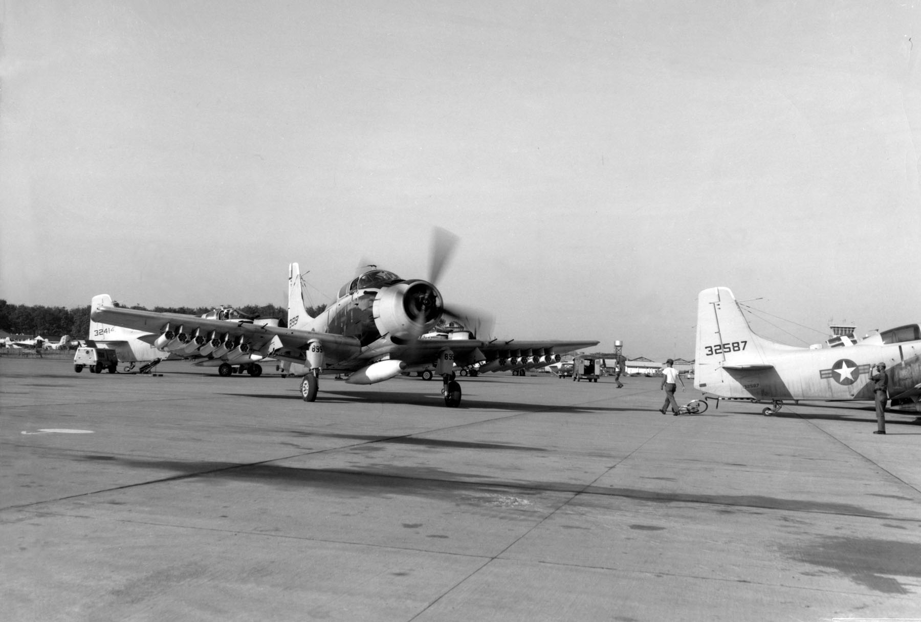 VNAF_A-1E_Skyraiders_at_Bien_Hoa_c1965