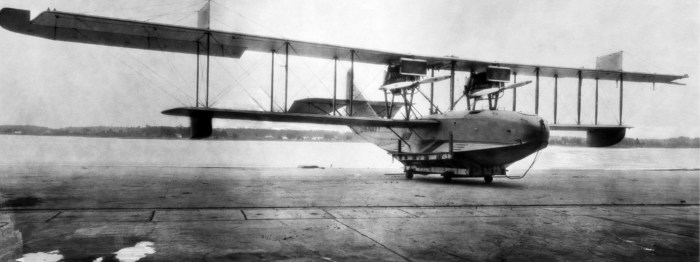 Curtiss_(NAF)_H-16_at_NACA_Langley_in_1929
